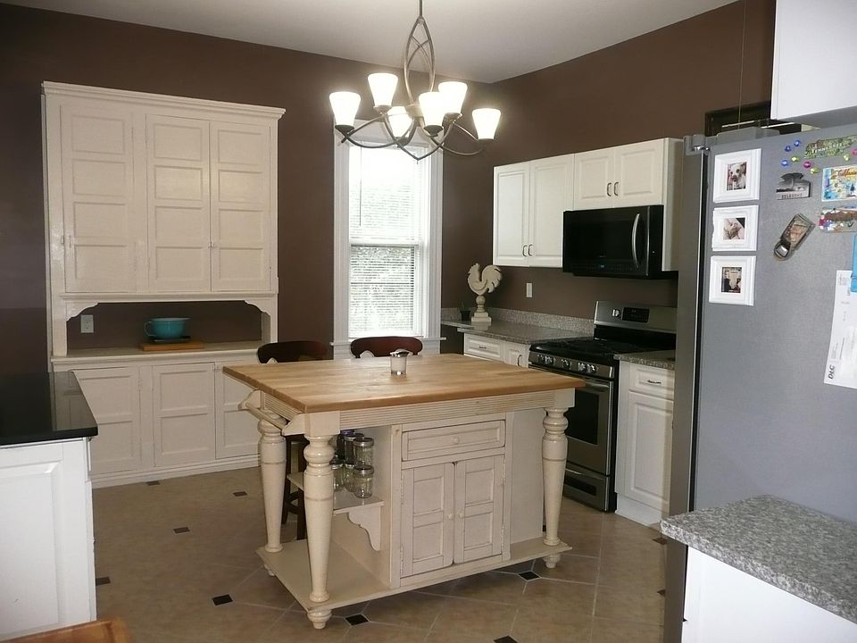 Center Island kitchen with butcher block top on island and g