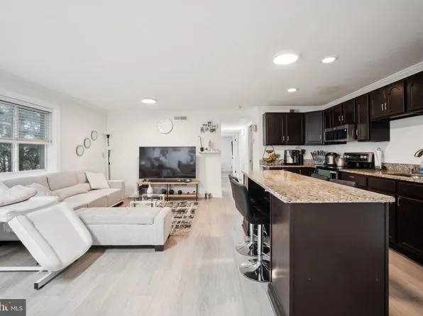 19625 Gunners Branch Rd #913, Germantown, MD 20876