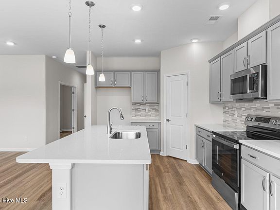 4th image of 619 Ashvale Lane SE