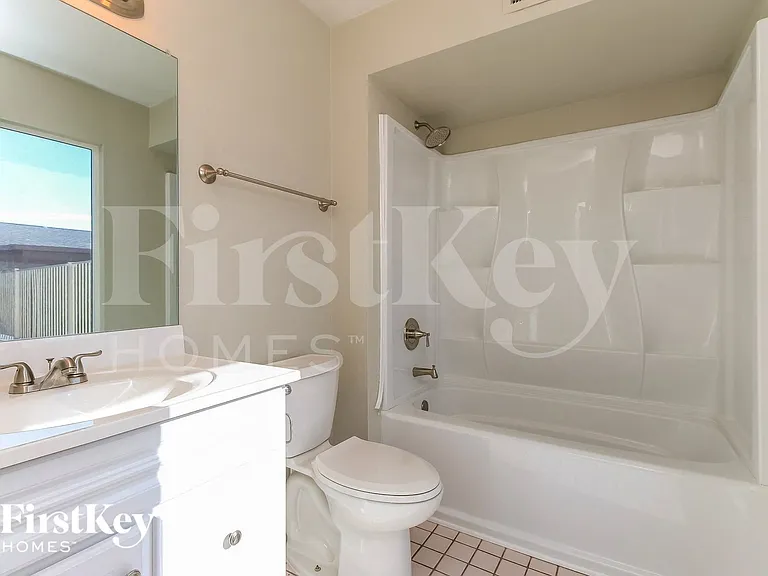 1941 W Portobello Ave — Photo 12