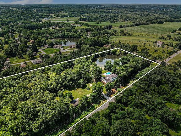 5th image of 238 Joliet Rd