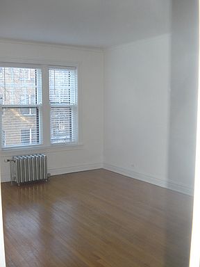 3rd image of 1614 W Granville Ave #2