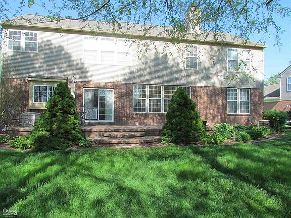 3rd image of 54882 Penzien Dr