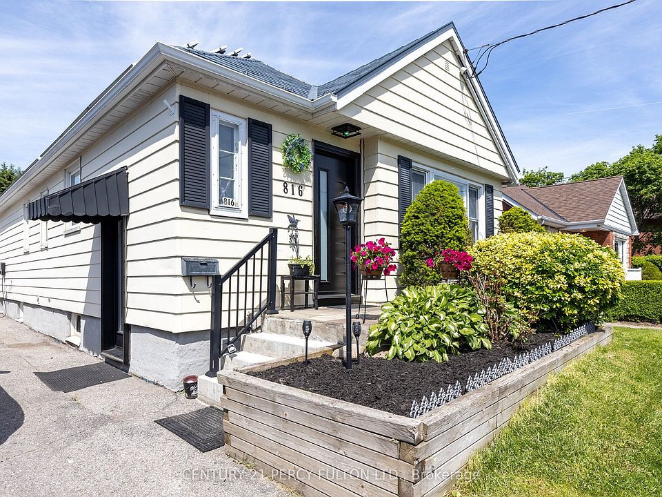 1st image of 816 Simcoe St N