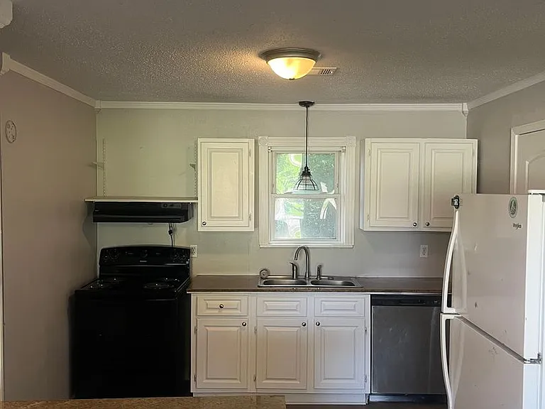 610 N Fir St — Photo 27