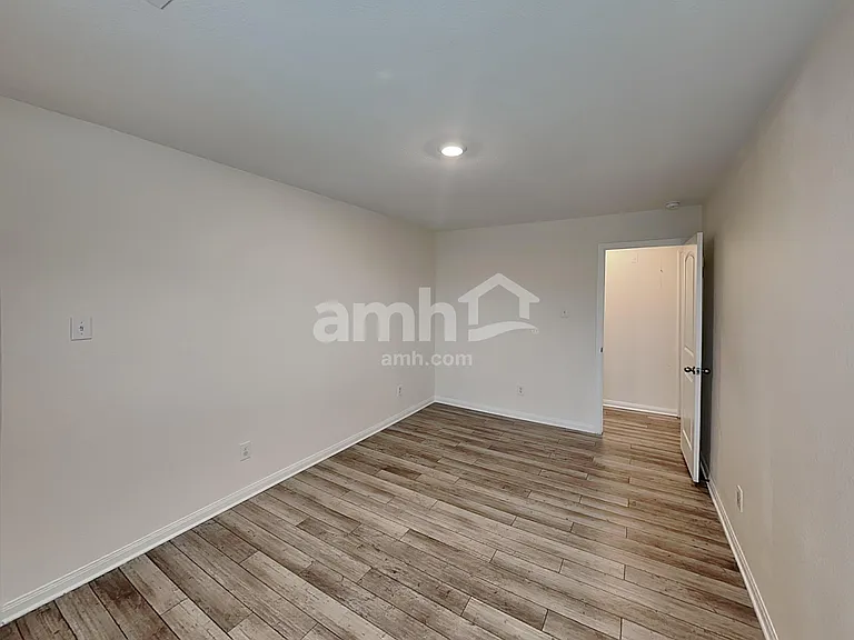1126 Treeta Trl — Photo 21
