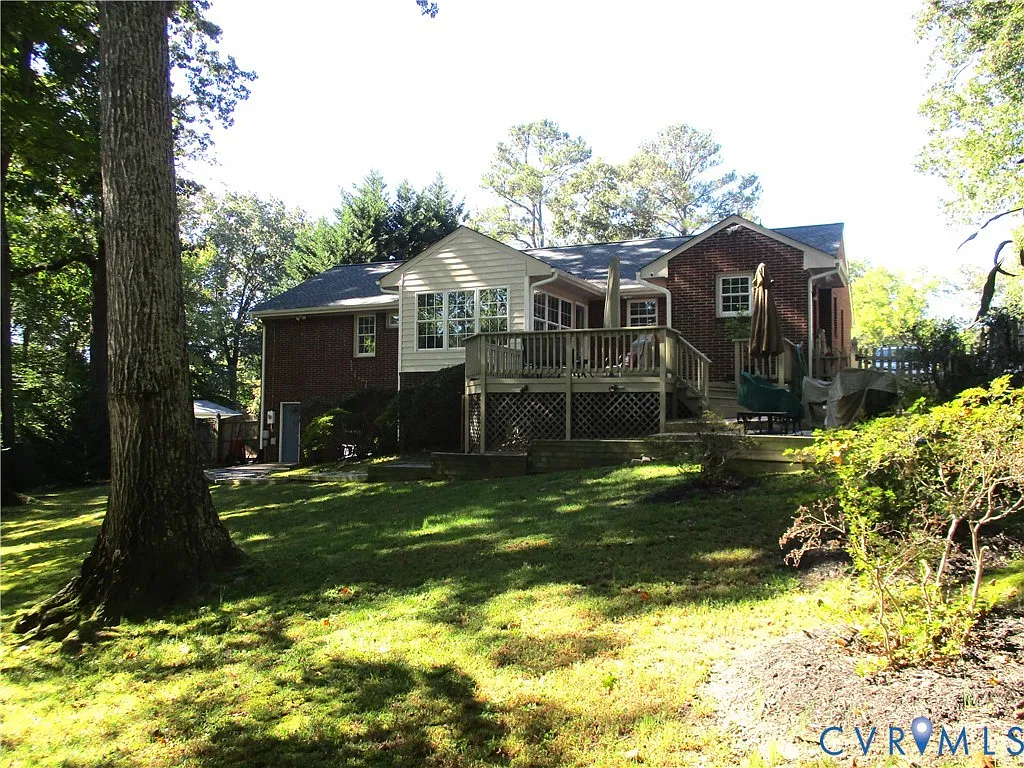 3 bed, 2.0 bath, 2081 sqft, $2,550 — Photo 2