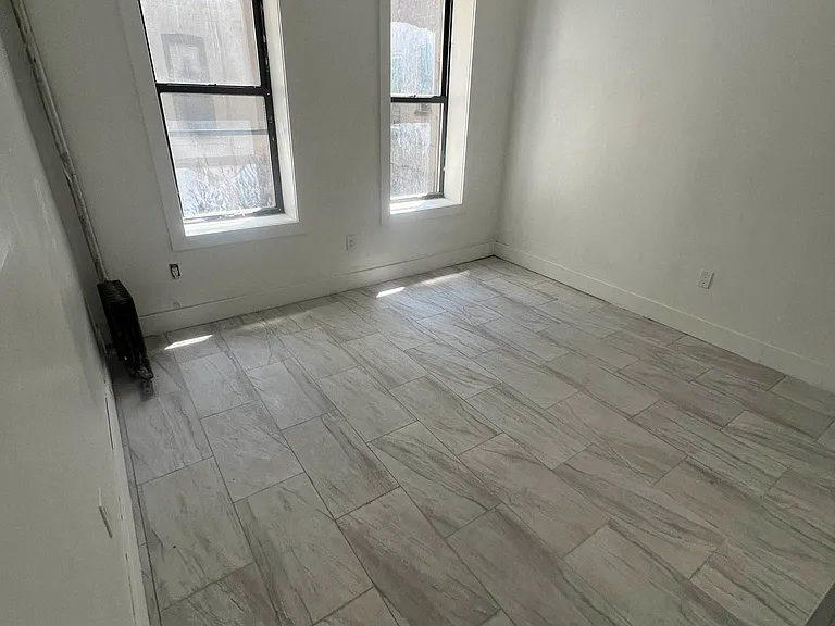 340 E 51st St #1R — Photo 5