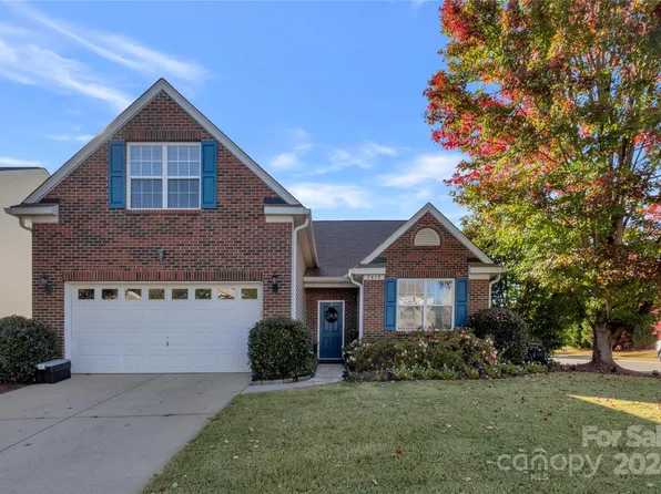 7413 Lamplighter Close Dr, Matthews, NC 28105