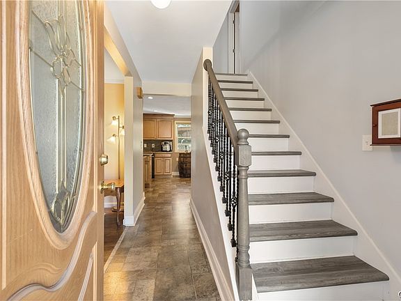 5th image of 8032 Trina Cir