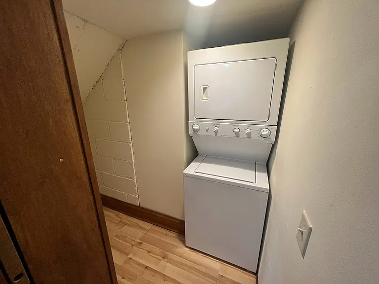 609 E Gorham St #G102 — Photo 4