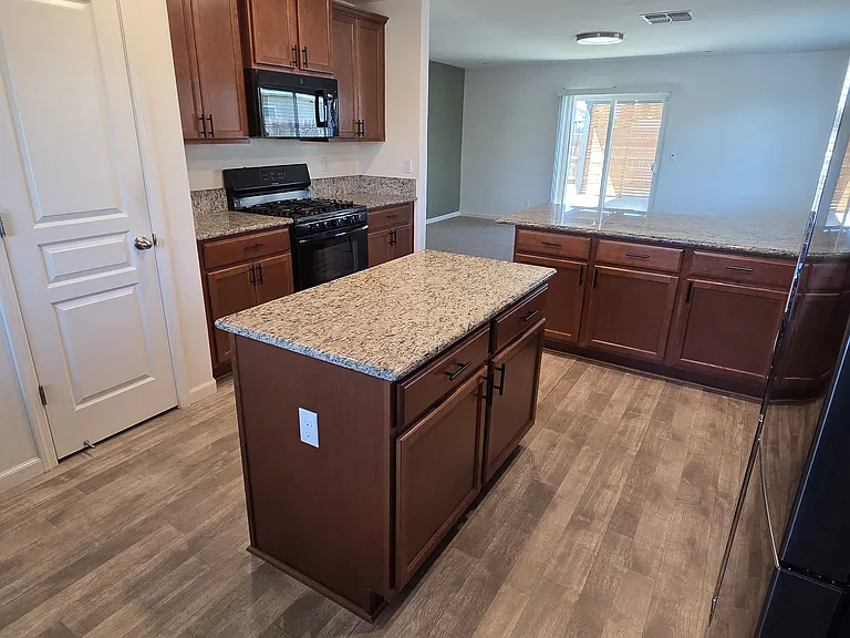 1474 Mission Dr — Photo 4