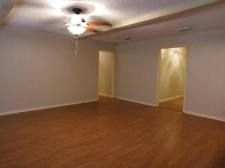 103 Hallie Dr — Photo 10