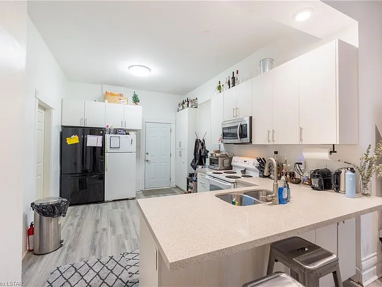 960 Richmond St — Photo 24