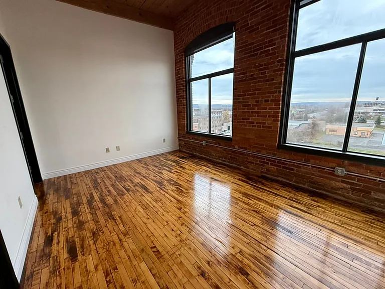 421 Broad St — Photo 12