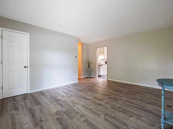 3rd image of 817 Sunnydale Blvd