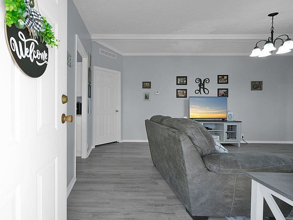 4th image of 115 Katy Ln