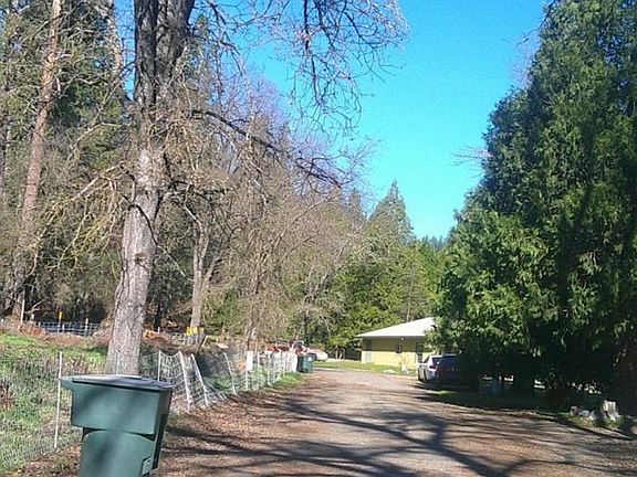 Exterior Neighborhood (street photo)