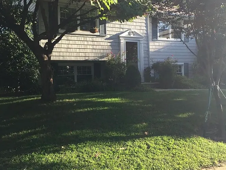 996 Elizabeth Dr — Photo 1