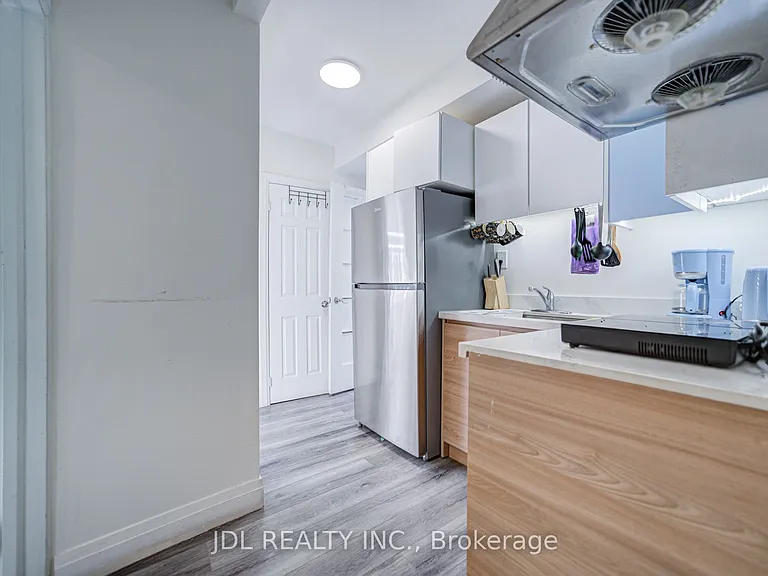 5 Sorauren Ave #3 — Photo 2