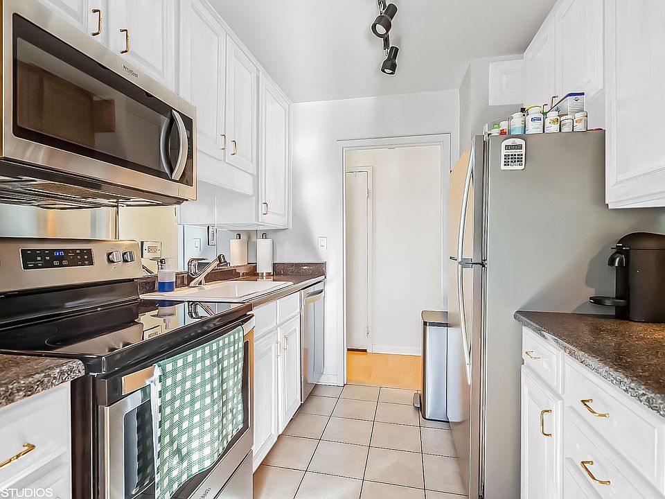 1st image of 88 W Schiller St APT 1406L