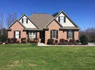 208 Wintergreen Ct, Kings Mountain, NC 28086