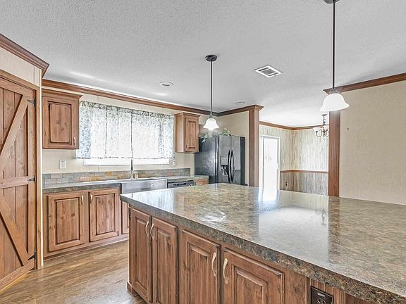 5th image of 138 Kathryn Dr