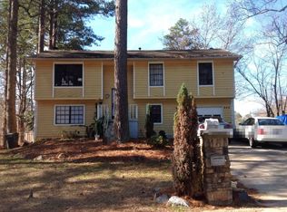 898 Glasgow Dr, Lilburn, GA 30047