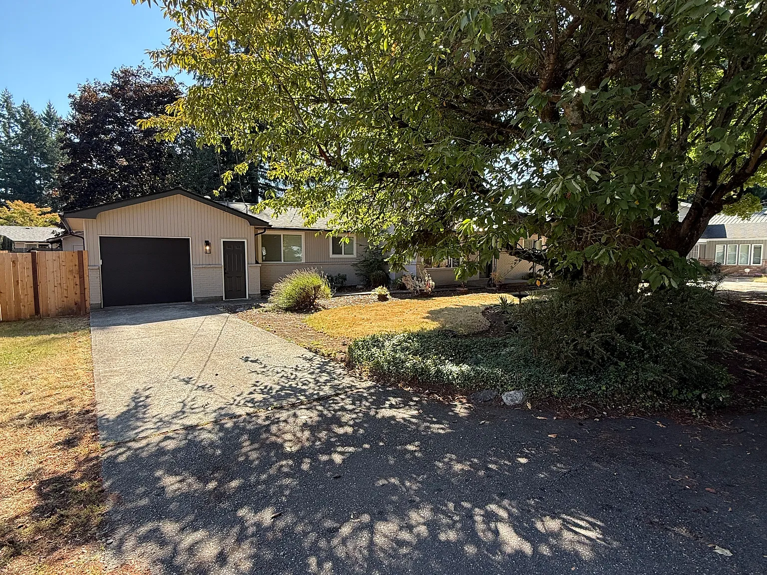 3 bed, 1.5 bath, 1220 sqft, $3,400 — Photo 2