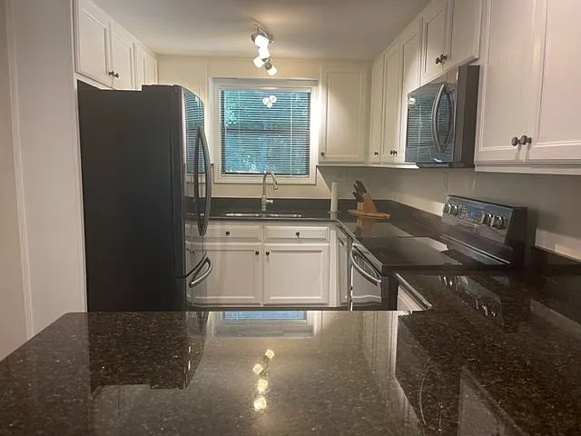 2 bed, 1311 sqft, $1,800 — Photo 3