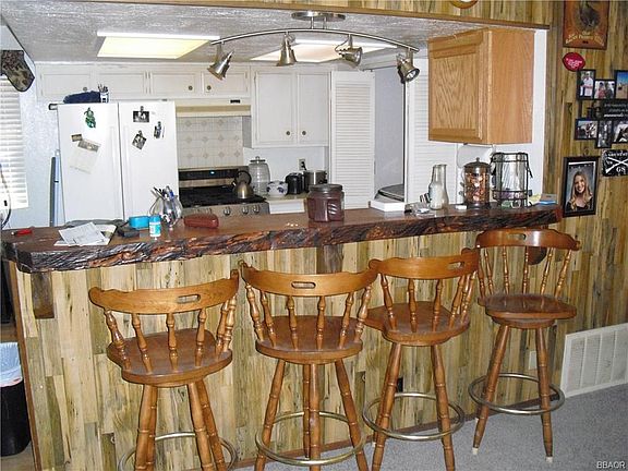3rd image of 689 Highland Ln