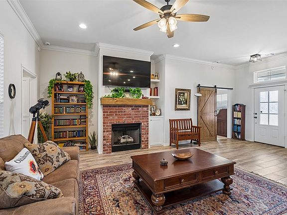 4th image of 3785 Southridge Ln NE