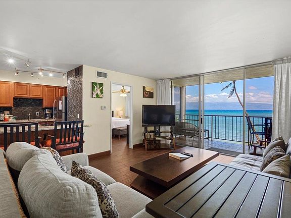 3rd image of 4365 Lower Honoapiilani Rd #209