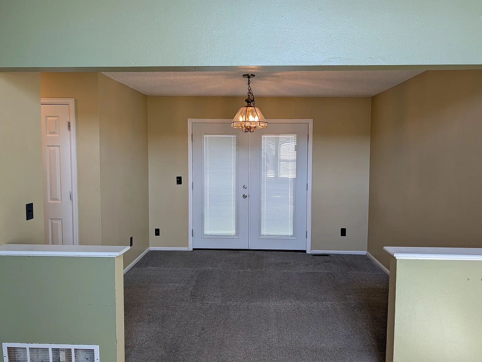 4 bed, 2426 sqft, $2,600 — Photo 4