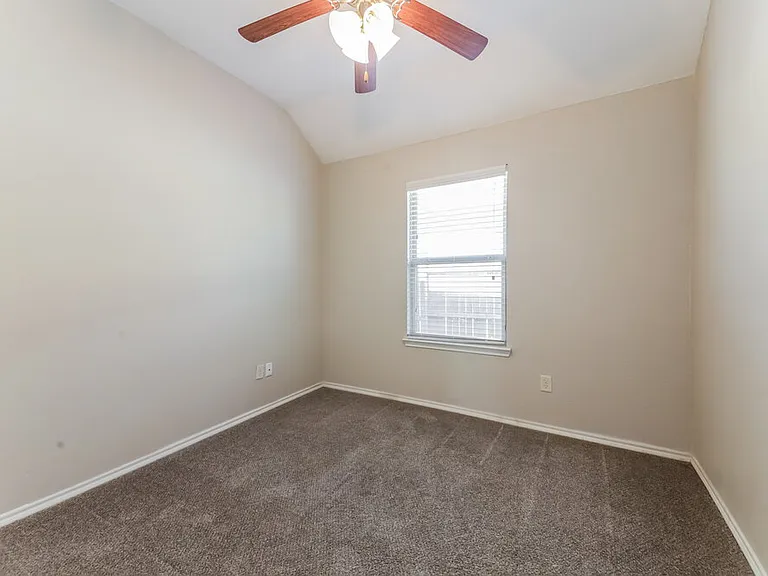 1429 Hawk Valley Dr — Photo 14