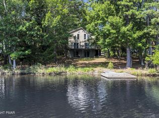 194 Spruce Lake Dr, Milford, PA 18337