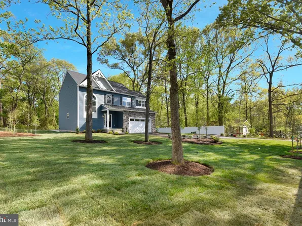 13 Luke Dr, Pasadena, MD 21122