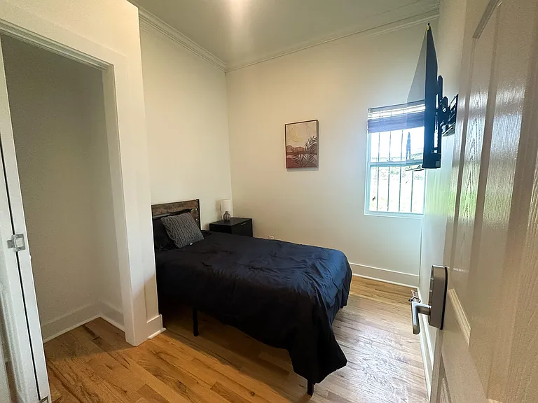 Ira St SW — Photo 1