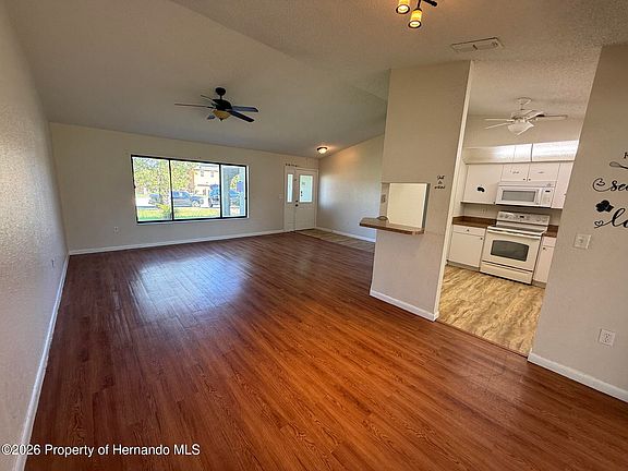 5th image of 14078 Spring Hill Dr