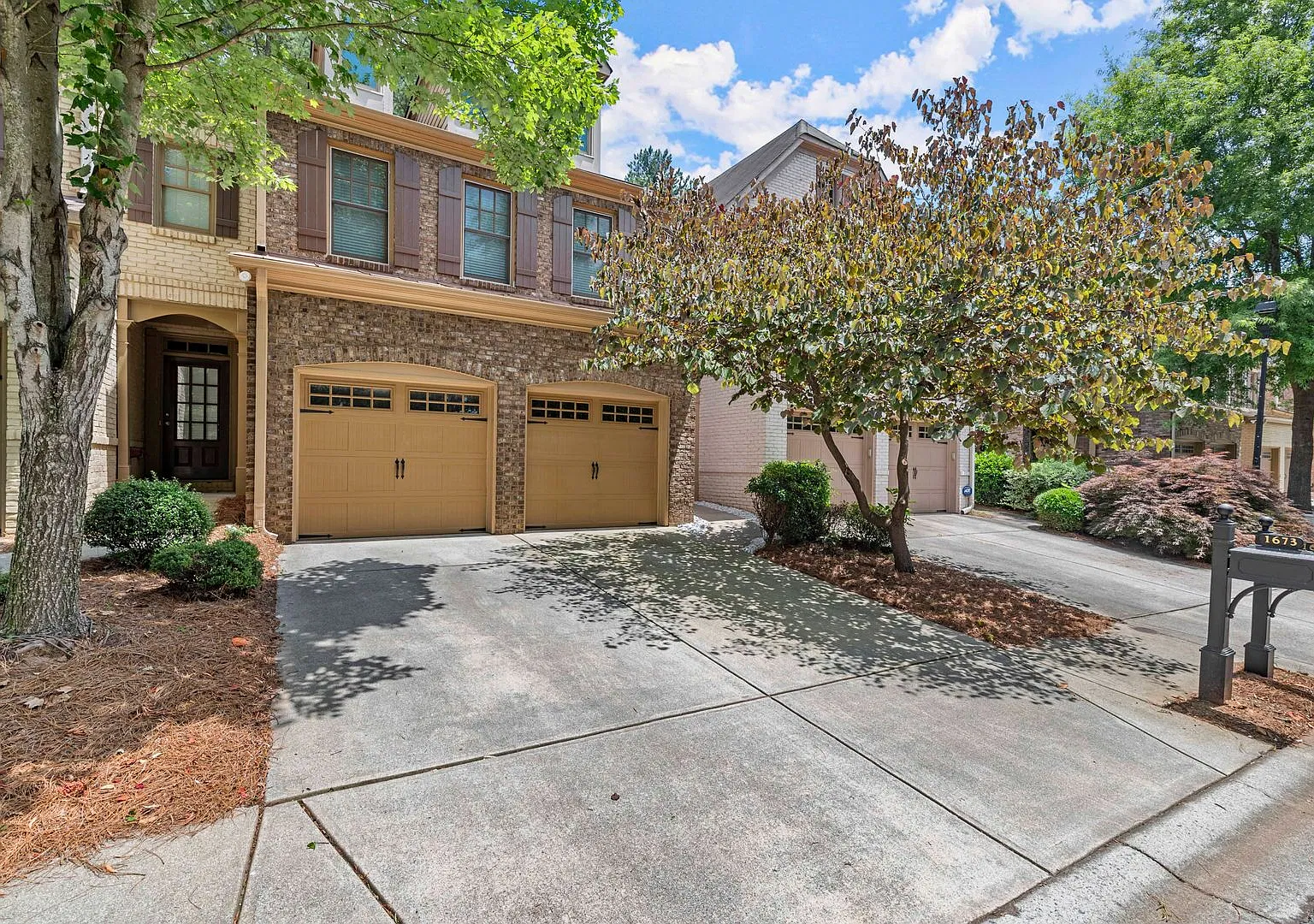 Spacious Townhome 3 Bed / 2.5 Bath - A Must See! — Photo 1