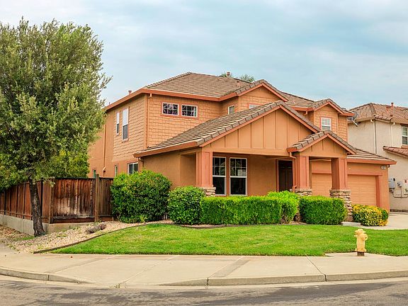 2nd image of 484 Presidio Pl