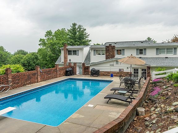 3rd image of 258 Green Hill Cir