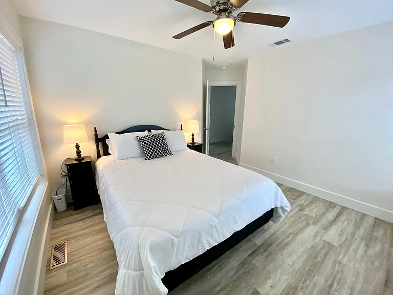 869 E Lakeshore Dr — Photo 12
