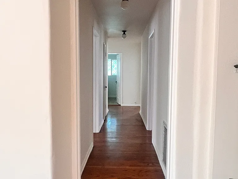 324 N Story Pl — Photo 5