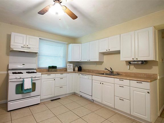 4th image of 8330 Richwood Ln