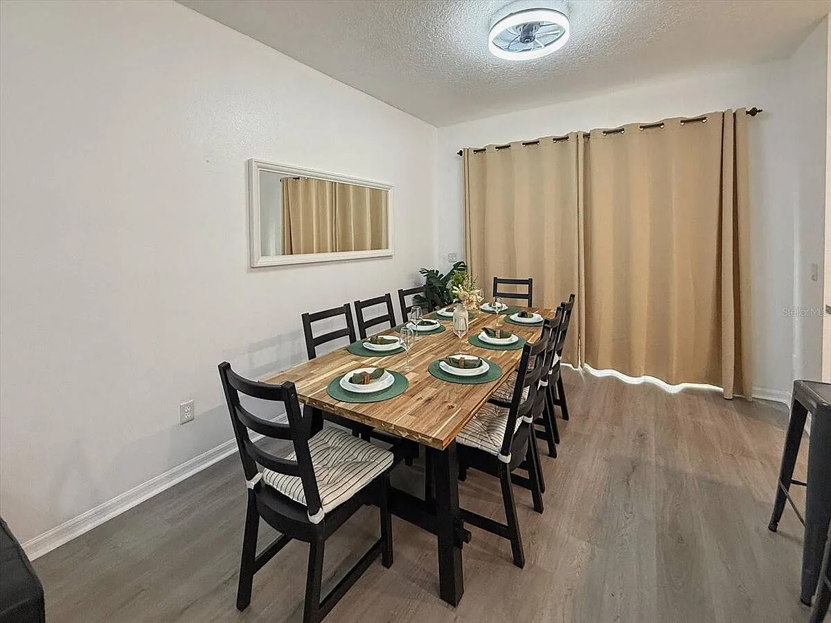 4 bed, 3.5 bath, 1642 sqft, $2,200 — Photo 4