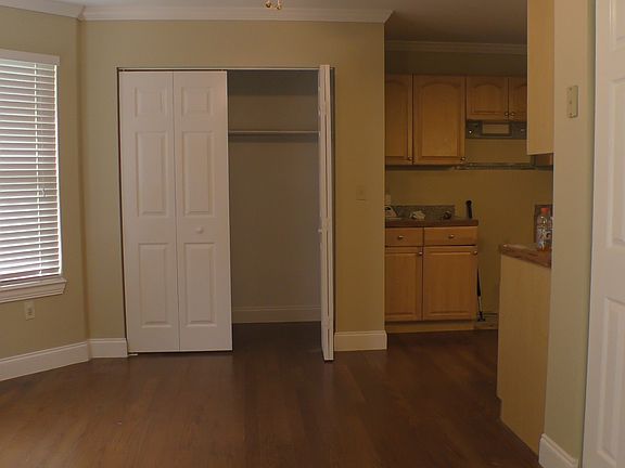 


On left is eat in area