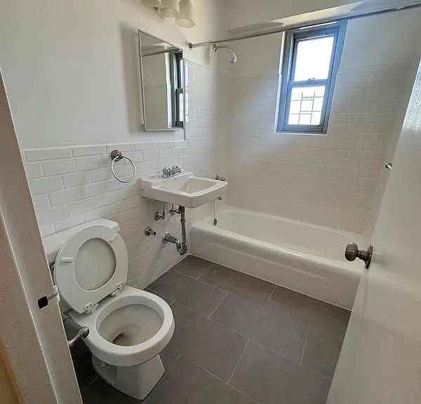 4300 Hutchinson River Pkwy E #23C — Photo 1