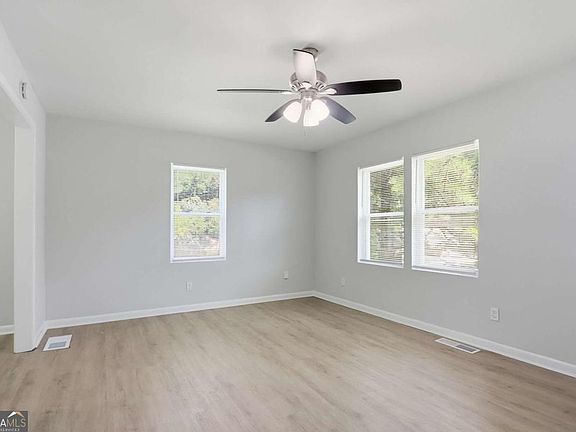 4th image of 1000 Hutchens Rd SE