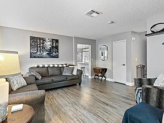 3rd image of 2801 Willow Wind Ct